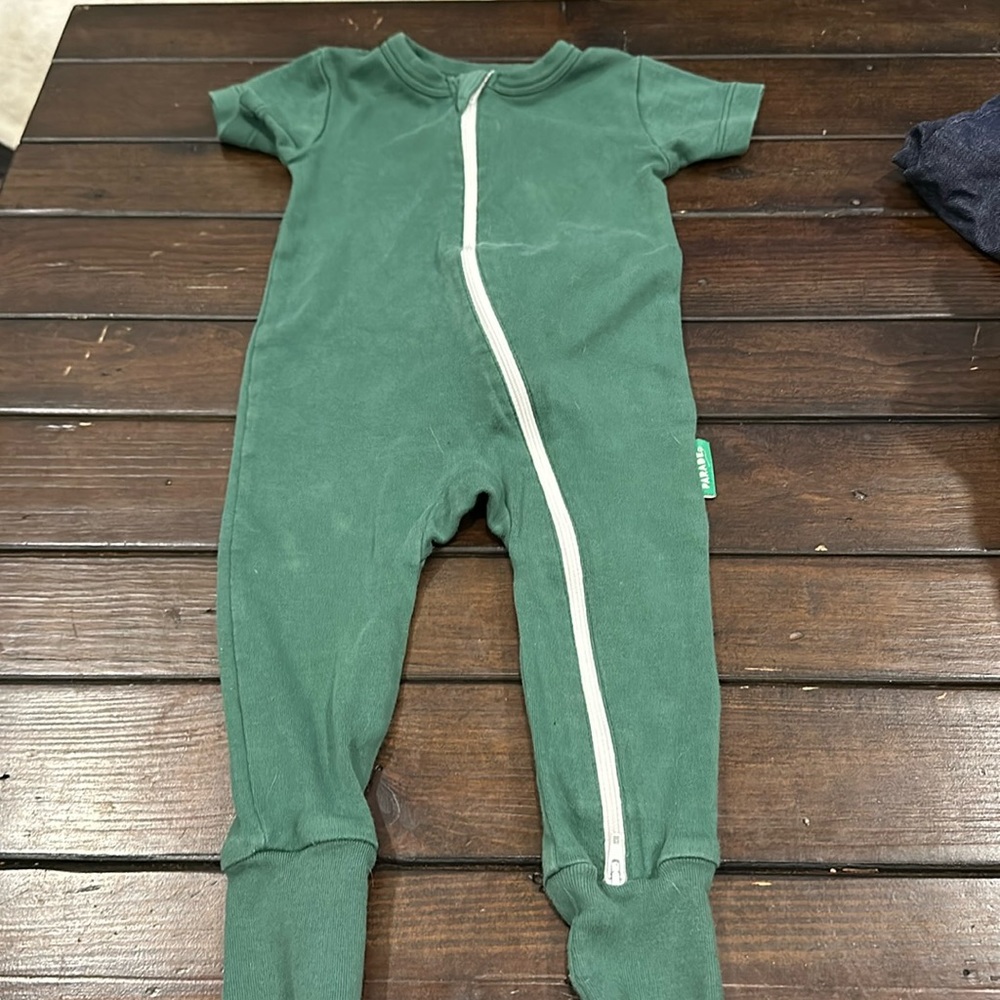 Green Shortsleeve Onesie - 6-12M